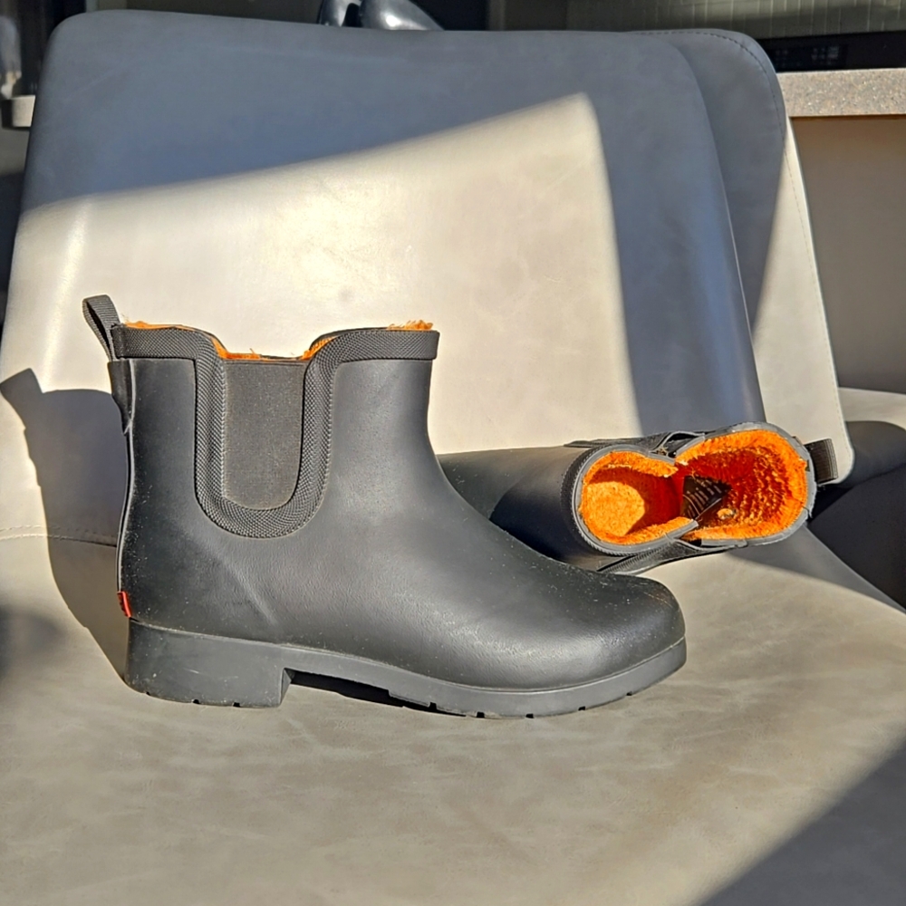 Chooka Delridge Black Chelsea Rain Boot with Plush lining / SZ 8